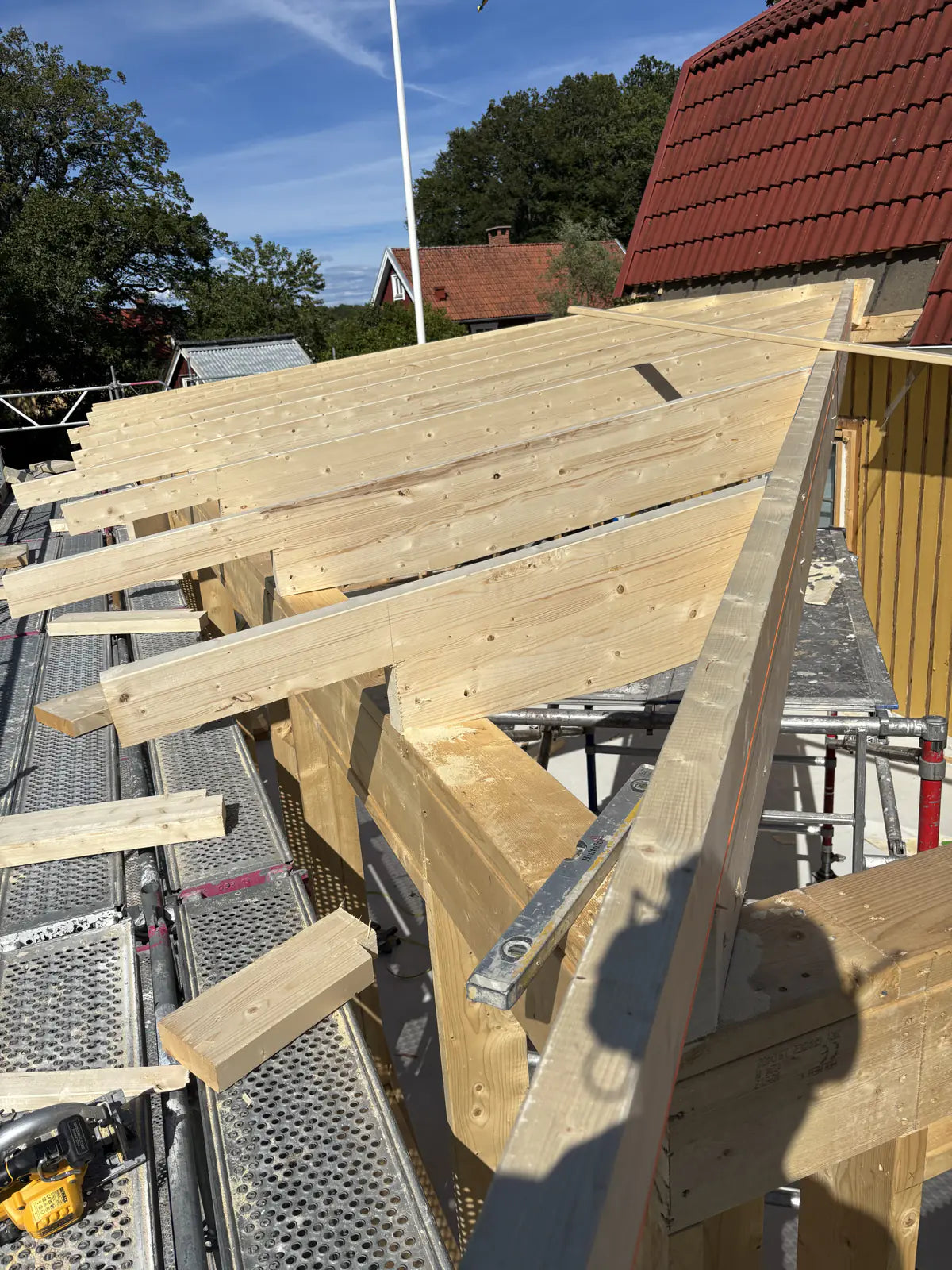Ny takstol och stomme under byggnation